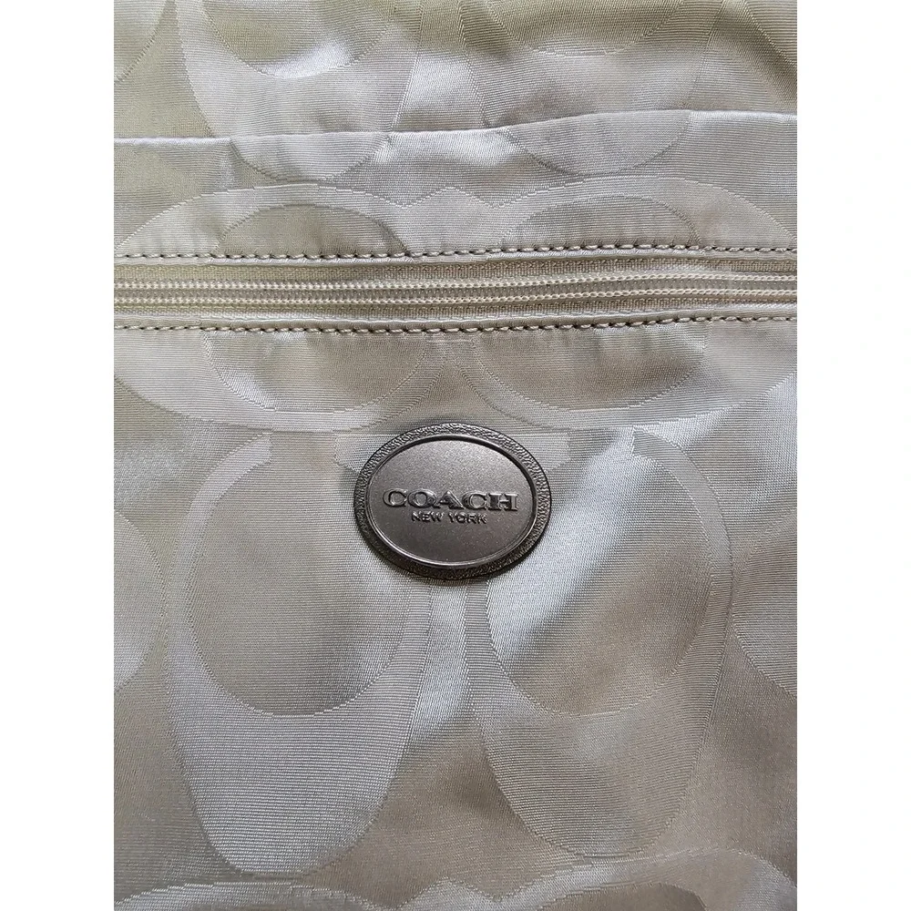 Coach Signature C Canvas Crossbody Bag‎ - Picture 2 of 10